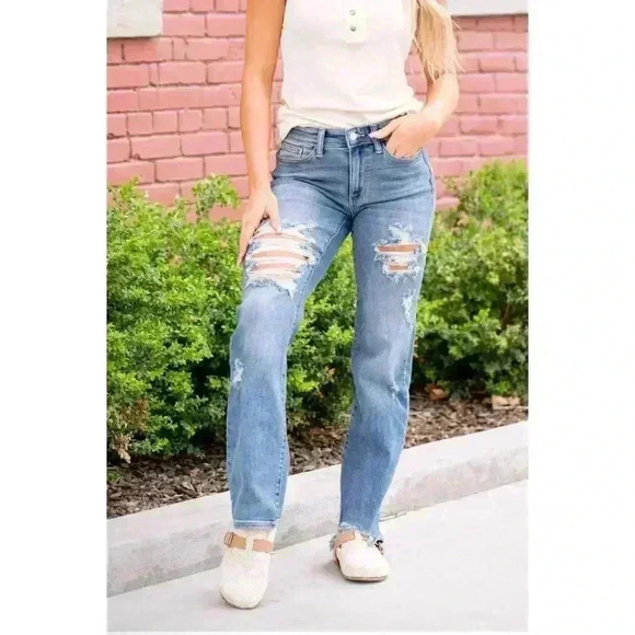 Trendy Distressed Medium Wash Straight Leg Jeans with Ripped Details - Picture 1 of 9